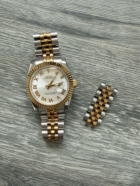 Seiko Accessories - Seiko 32mm two tone day date